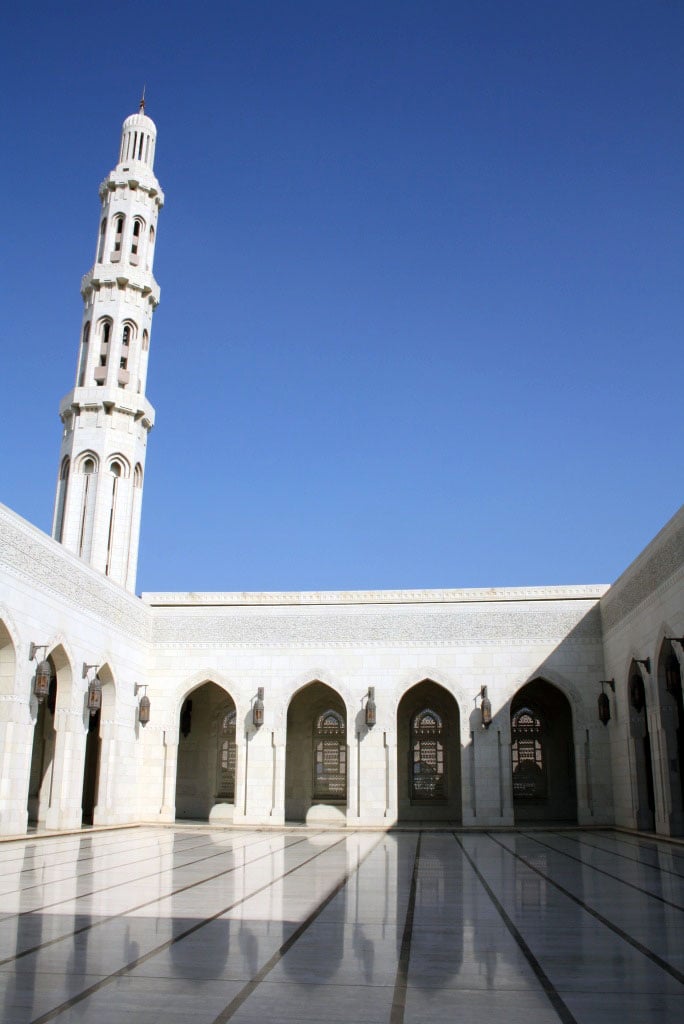 Sultan-Qaboos-Grand-Mosque-2