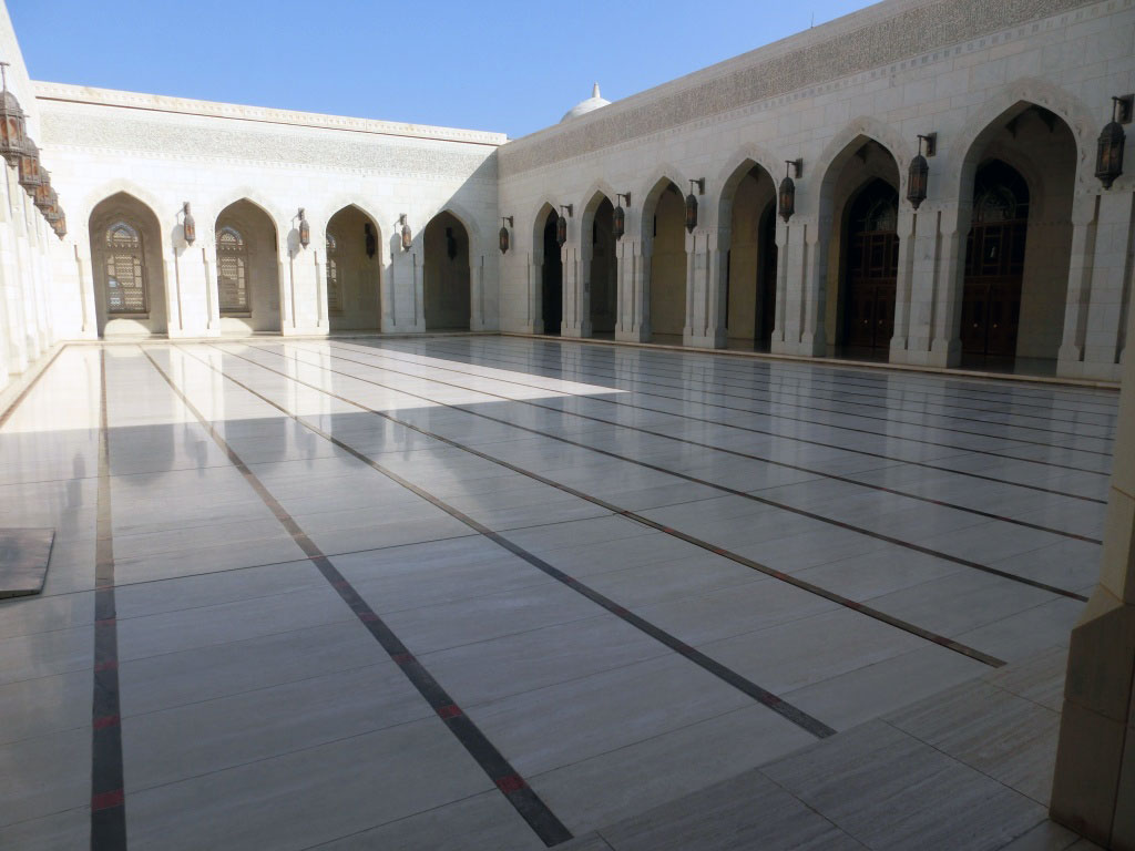 Sultan-Qaboos-Grand-Mosque-innen-raw