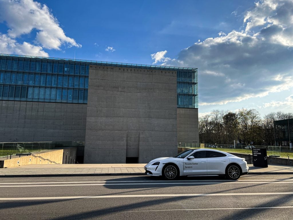 Porsche Taycan Turbo - Emissionsfrei auf sportlicher Mission 12