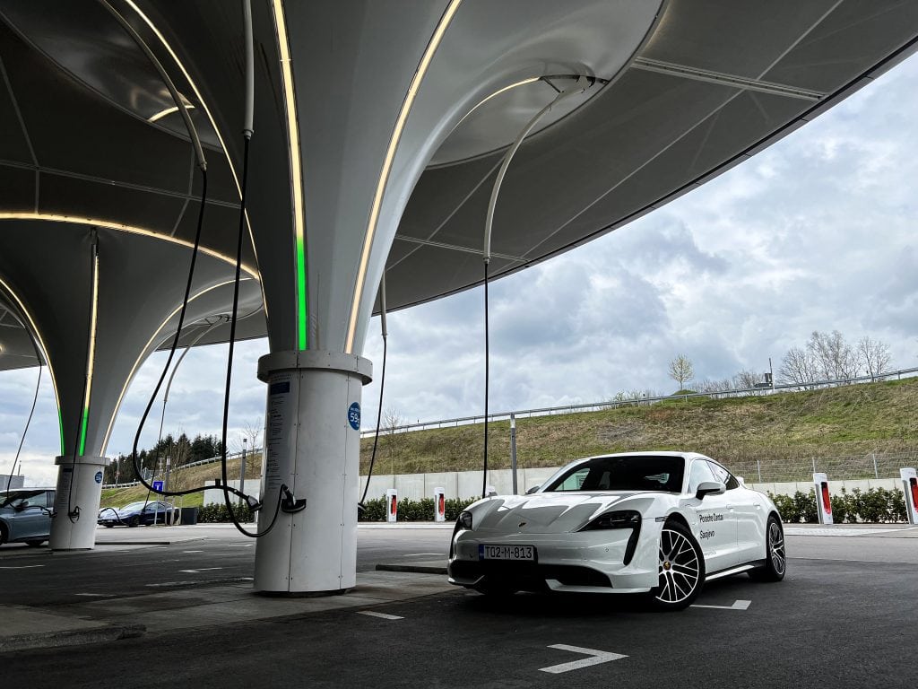 Porsche Taycan Turbo - Emissionsfrei auf sportlicher Mission 7